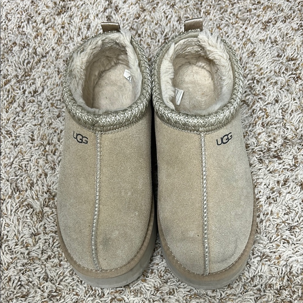 UGG Tan platform Suede Shearling Boots